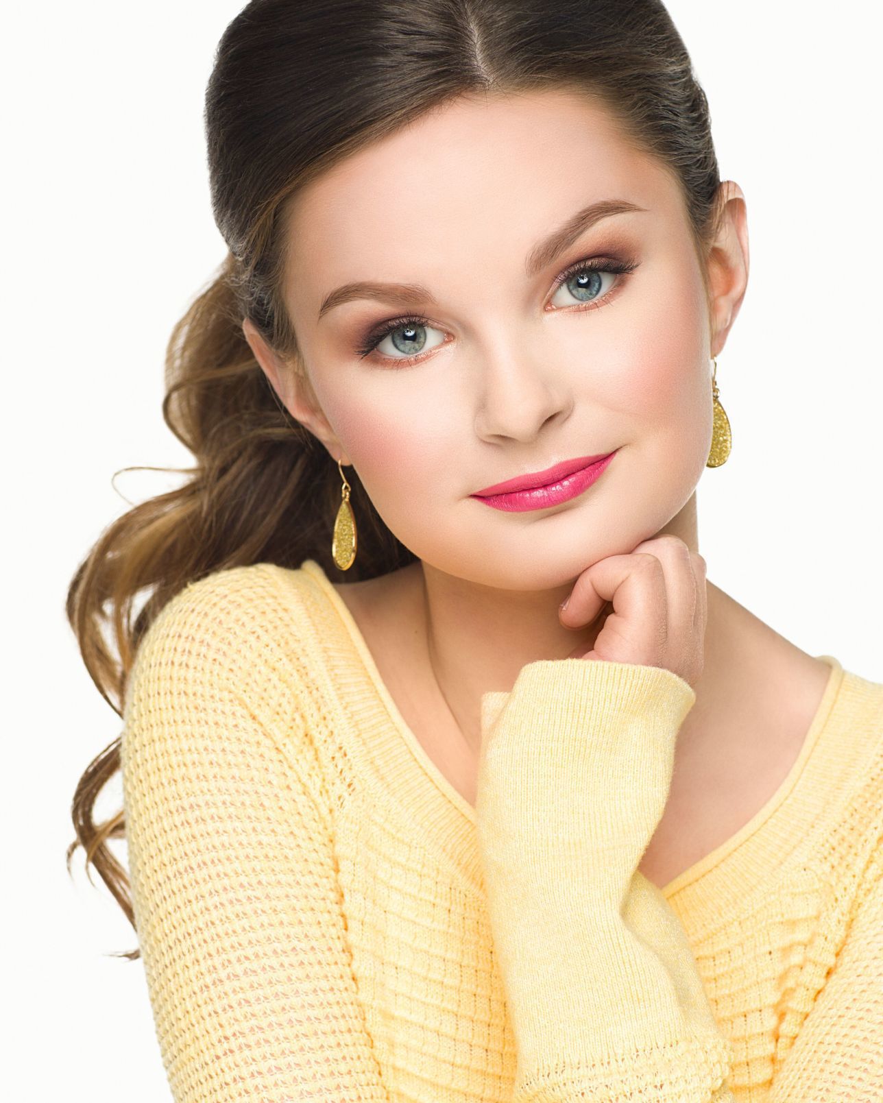 Teen Maggie Leach